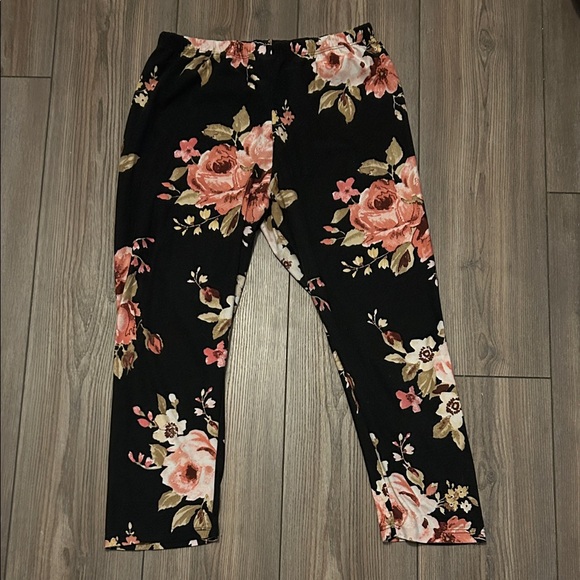Pants - Floral Women's Leggings - Black and Pink